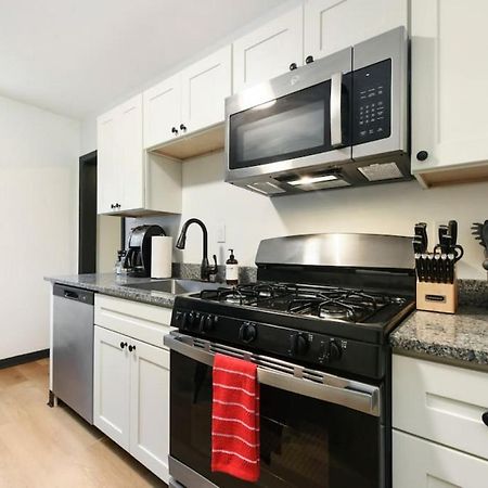 Hostwise Stays - Pet Friendly Butler St Apt, Ground Floor With Private Entrance Pittsburgh Exteriör bild